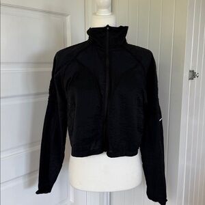 Nike Black Women's cropped lightweight running jacket